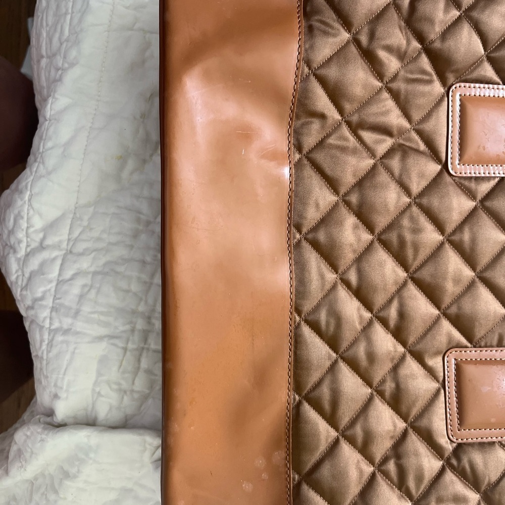 Burberry Quilted Grange Tote Large - Picture 3 of 8